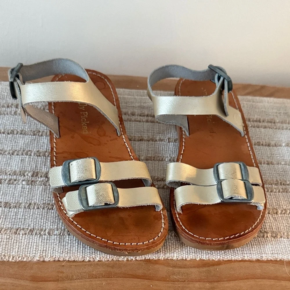 Freshly Picked platinum rockaway metallic Sandals with adjustable Straps size 3y